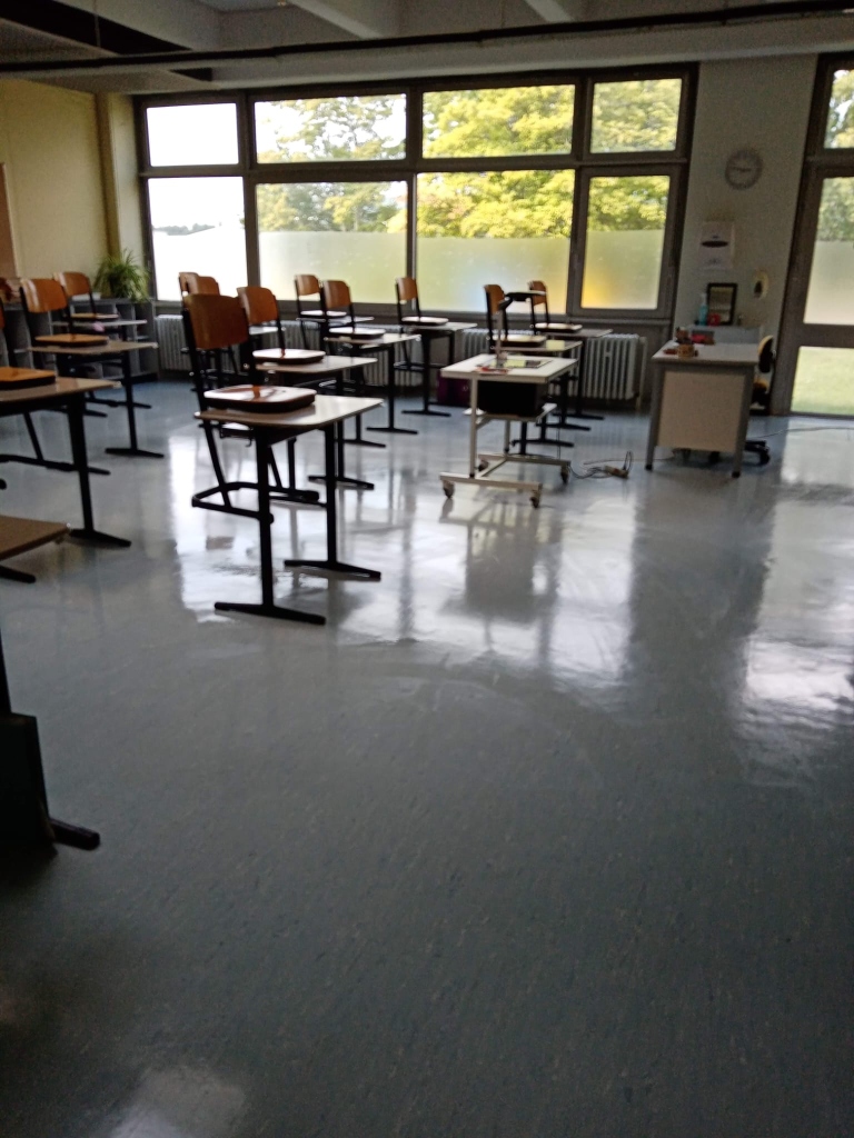 Schulzimmer Bodenversiegelung Glanz